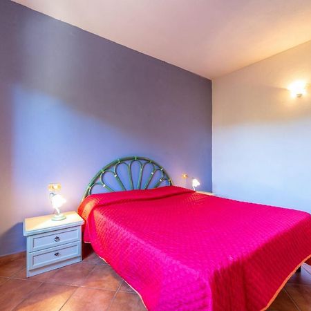 Aparthotel Il Faro San Teodoro Esterno foto