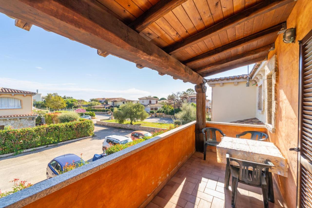 Aparthotel Il Faro San Teodoro Esterno foto